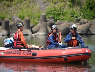 写真：水難救助訓練船舶検索