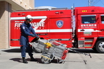 写真：消防隊資器材点検ホースカー