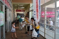 写真:街頭キャンペーン