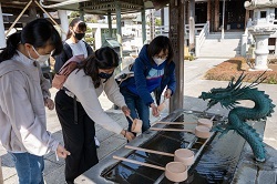 写真：神社での様子