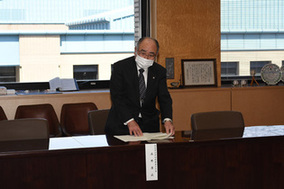 写真：消防功労審査会会長の石井さん