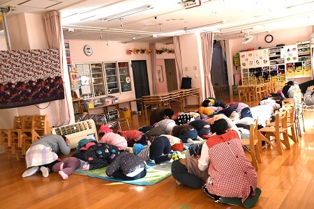 写真：あゆみ保育園でのシェイクアウトの様子