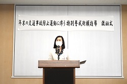 写真：激励式で挨拶をする市長