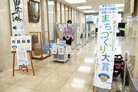 写真：投票会場の様子