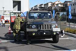 自衛隊の車両が展示されている。