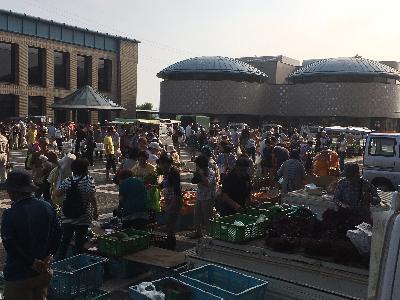 写真：ざま市民朝市