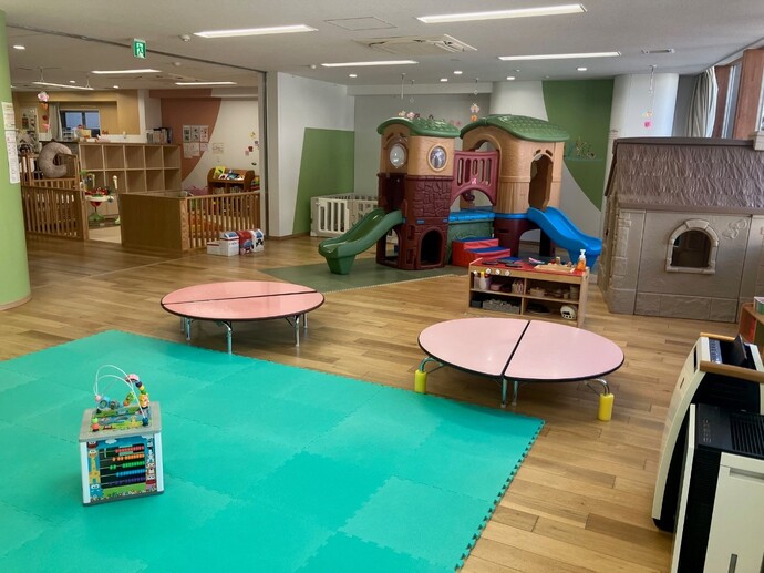 写真：第2子育て支援センター　ざまりんのおうち「ひまわり」プレイルーム