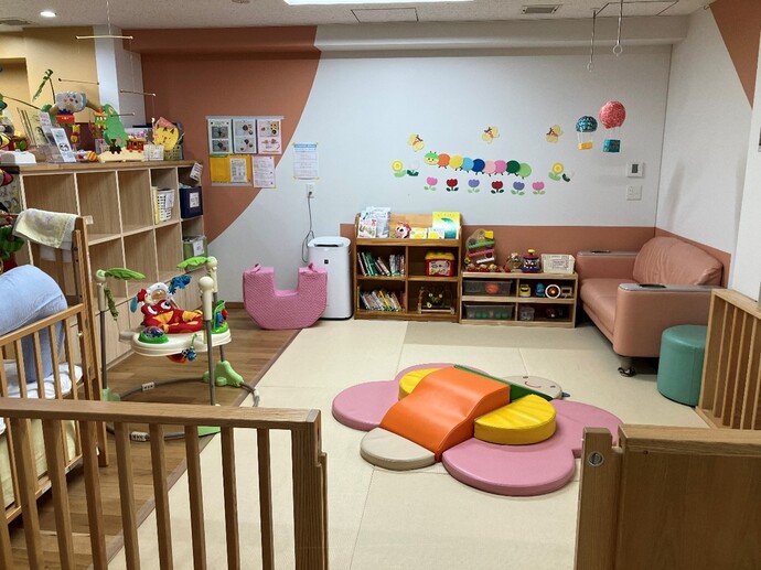 写真:第2子育て支援センター ざまりんのおうち「ひまわり」赤ちゃんルーム