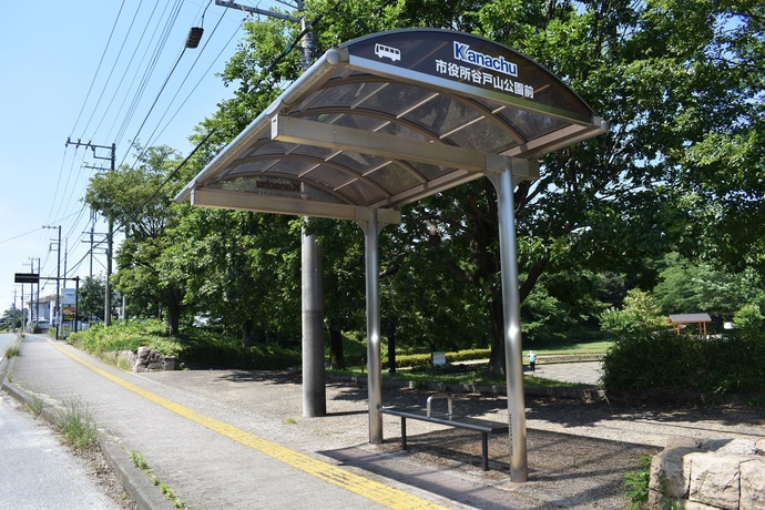 写真：市役所谷戸山公園前バス停留所