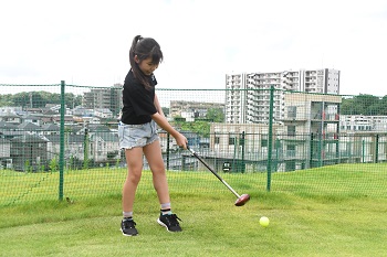 写真：パークゴルフを楽しむ参加者1