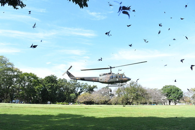 写真：防災ヘリコプター臨時離着陸訓練の様子