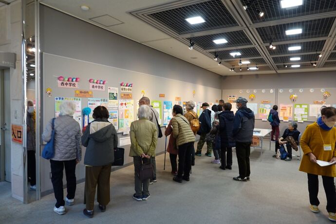 写真：展覧会会場の様子1枚目