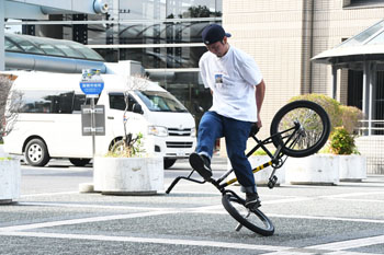 写真：試技を披露している松村さん4