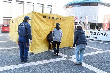 写真：煙避難体験