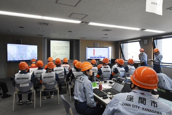 写真：災害対策本部訓練の様子1