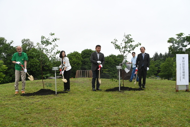 写真：第44回記念植樹式の様子