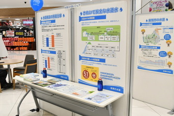写真：パネルなどの展示