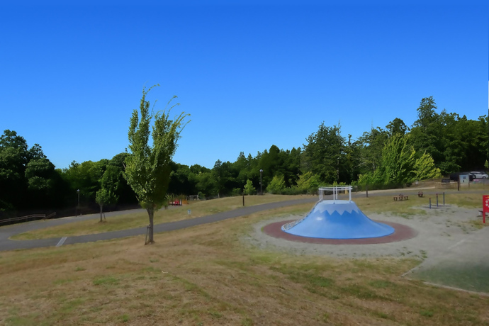 芹沢公園の滑り台の写真
