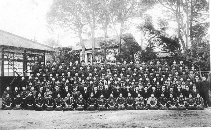 写真：座間小学校尋常科卒業記念