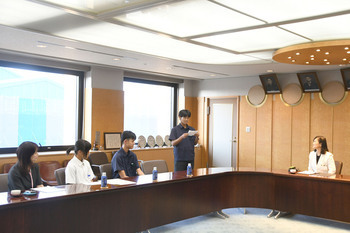 写真：表敬訪問の様子2