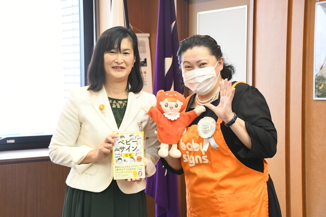 写真：左から市長、かみえのおかずえさん