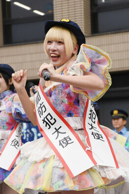 「座間防犯大使」のメノニューイヤーによる楽曲披露(やがみもねさん)