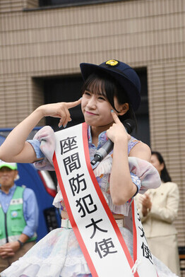 「座間防犯大使」のメノニューイヤーによる楽曲披露(ひなたなおさん)