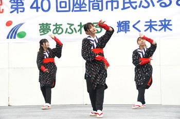 写真：ドンパン娘によるパフォーマンスの様子2