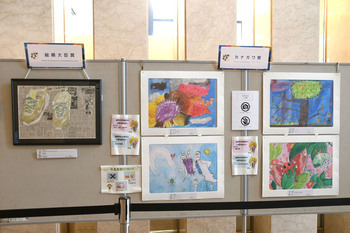 写真：児童画展の様子4
