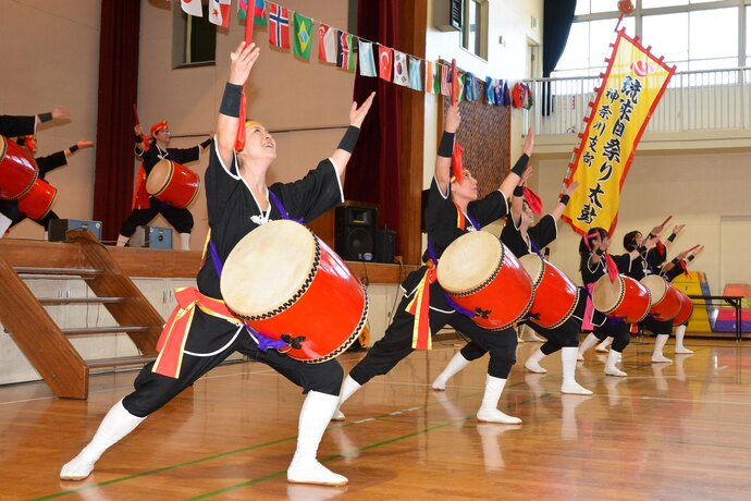 写真：阿波踊りの様子