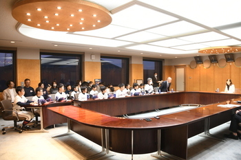 写真：表敬訪問の様子