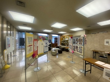 写真：令和6年に実施した写真パネル展の様子