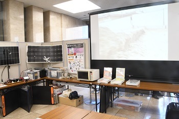 写真：ぼうさいカフェ会場の掲示物・展示品