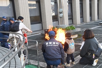 写真：初期消火体験