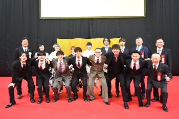 写真：成人式実行委員の集合写真