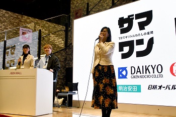 写真：挨拶をする市長