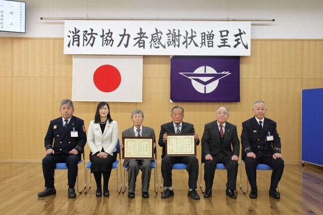 写真:左から、消防長、市長、かみの しょうじさん、あんどう たかおさん、消防功労審査会会長、次長兼消防署長
