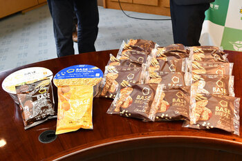写真：ベースフード株式会社の商品（ベースブレッド、ベースクッキー、ベースヤキソバ）