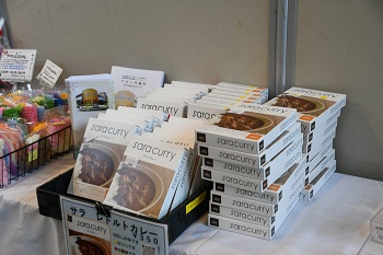 販売商品(レトルトのカレー)