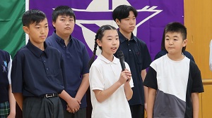 写真：大使が自己紹介をしている様子1