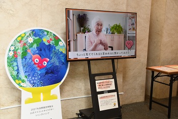 写真：会場に展示されている、認知症啓発に関する映像が流れているモニター