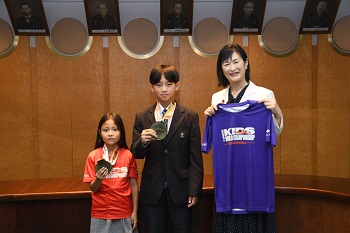 写真:らいきさん、さらさん、市長
